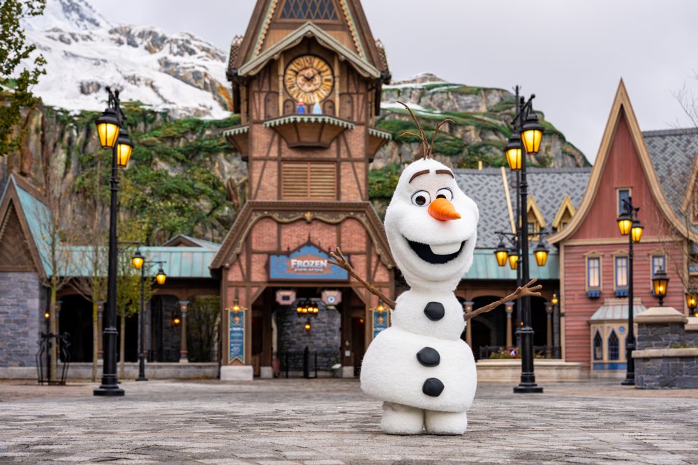 Olaf (free-roaming robotic character)