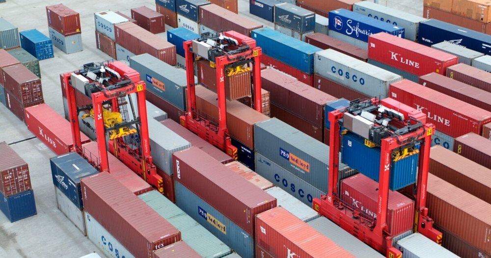 Kalmar AutoStrad automated straddle carrier