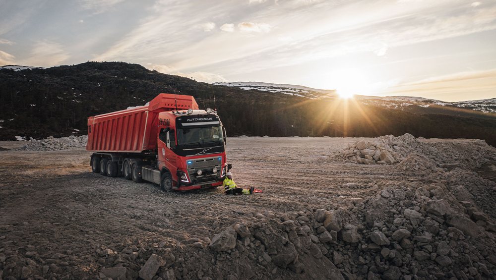 Volvo Autonomous Solutions quarry trucks (Autona earth, Volvo FH)