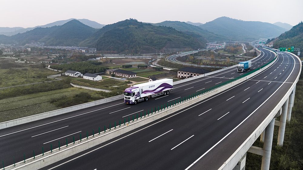 Dongfeng heavy truck with Inceptio Xuanyuan system