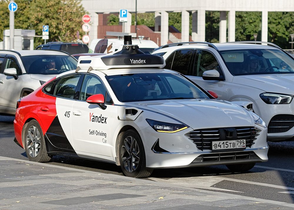 Yandex robotaxi (Hyundai Sonata)